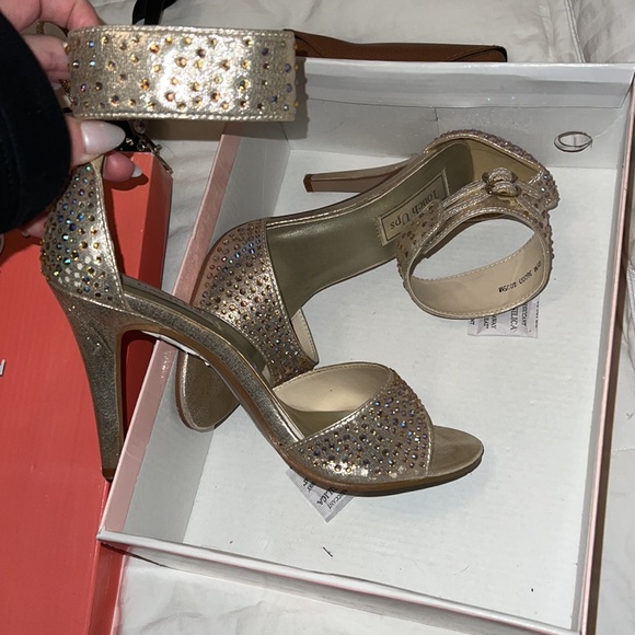 Heels - Picture 4 of 9